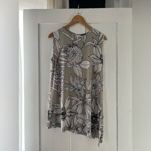 Clara Sun Woo NWOT White Floral Sleeveless Blouse Size Small